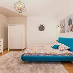 Garden Hideout - Central Apartment