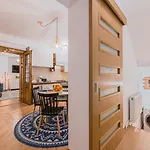 Garden Hideout - Central Apartment